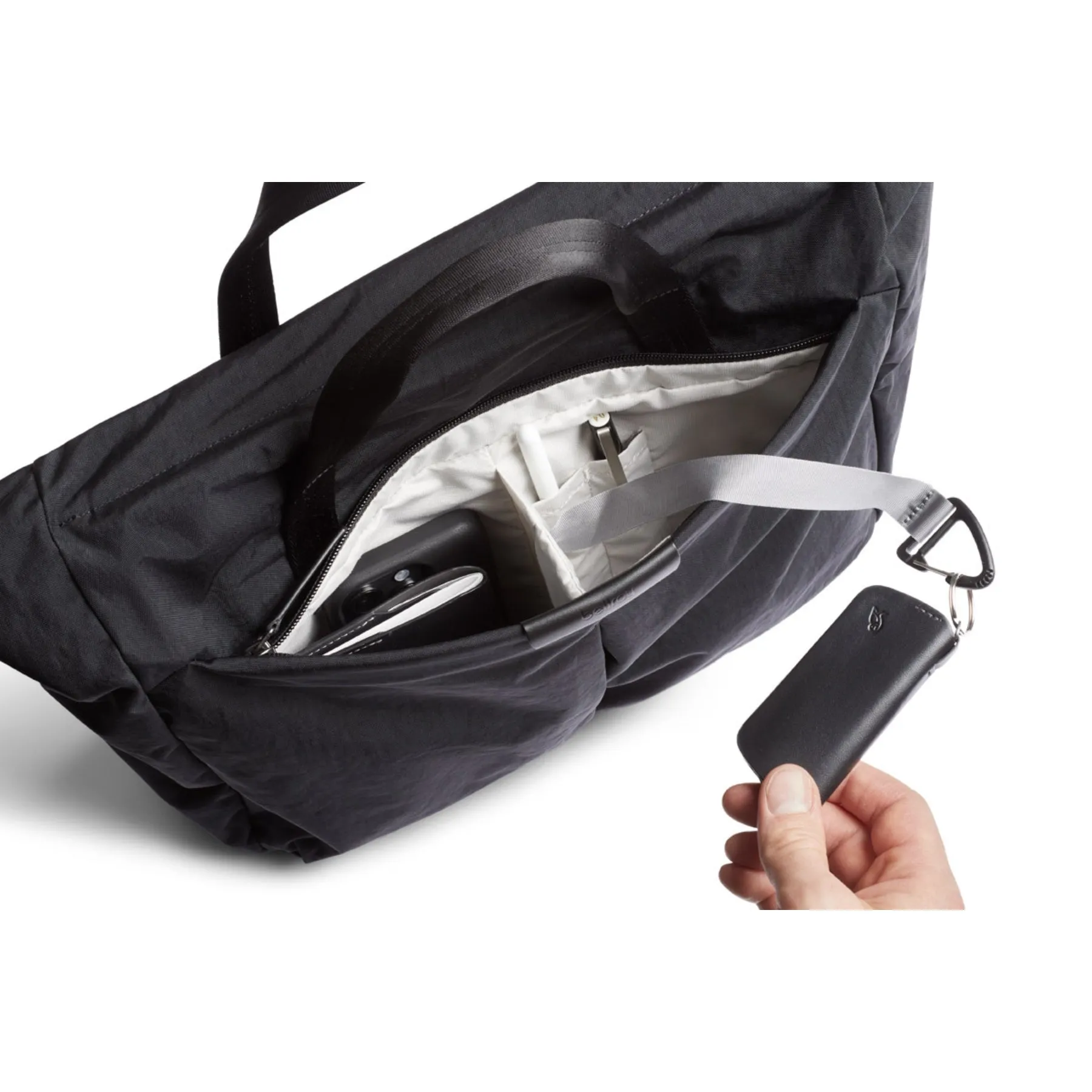 Bellroy Tokyo Messenger Bag 16" in Raven