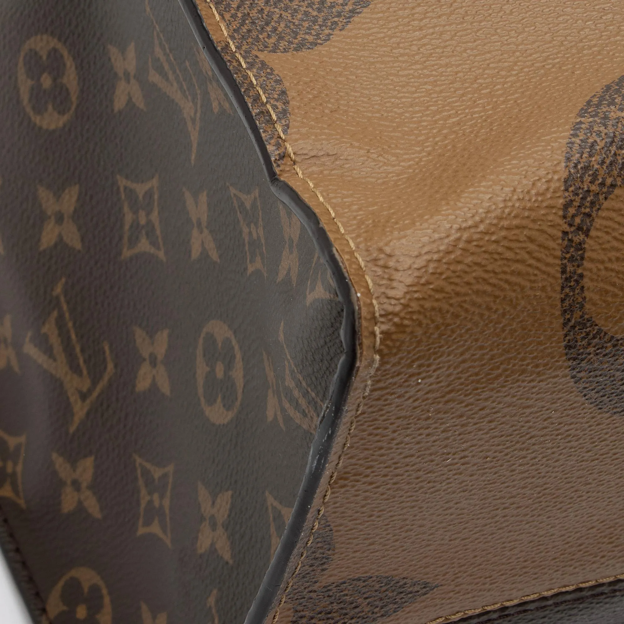 Louis Vuitton Giant Monogram Canvas Onthego GM Tote (SHF-1YYMn6)