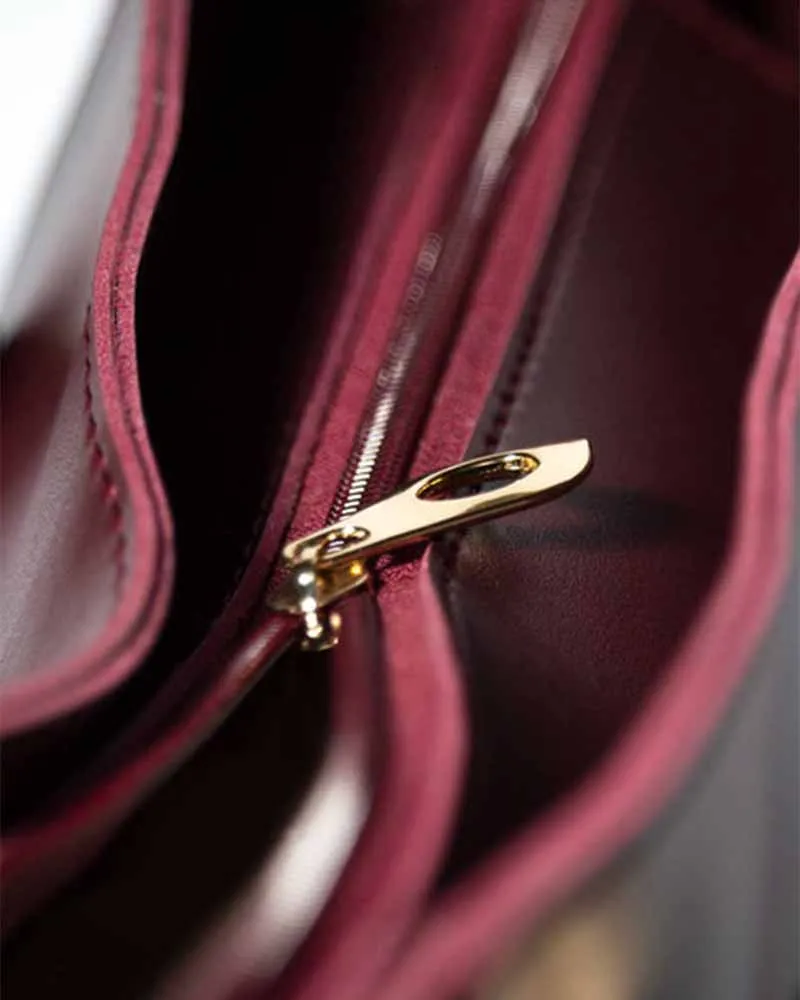 The Urban Tote Paula Zipper Bag